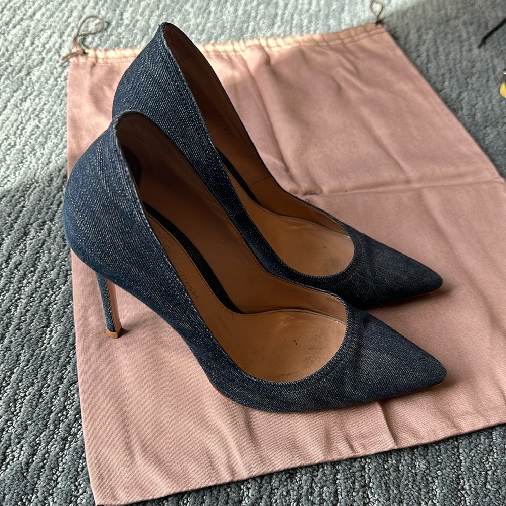 Designer Gianvito Rossi Denim cloth pumps GOOD condition. On Trend GREAT price